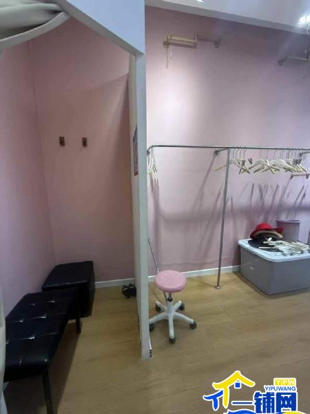 ��һ���������н�Ůװ��ת��ʵ��ͼƬ