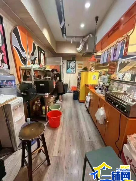 ��һ��������԰�ڹ㳡С�Ե�ת��ʵ��ͼƬ