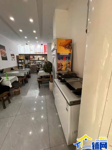 ��һ������ˮ���ǰ�С�Ե�ת��ʵ��ͼƬ