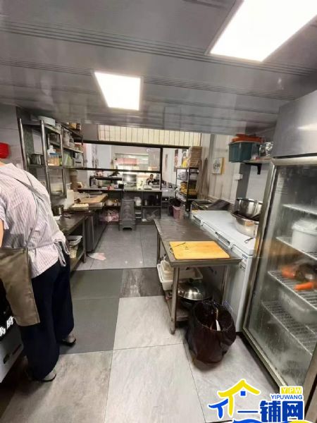 ��һ������ˮ���ǰ�С�Ե�ת��ʵ��ͼƬ