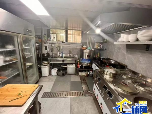 ��һ������ˮ���ǰ�С�Ե�ת��ʵ��ͼƬ